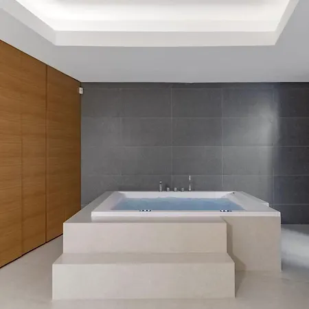 Villa With Private Beach/pool And 15 Min To *